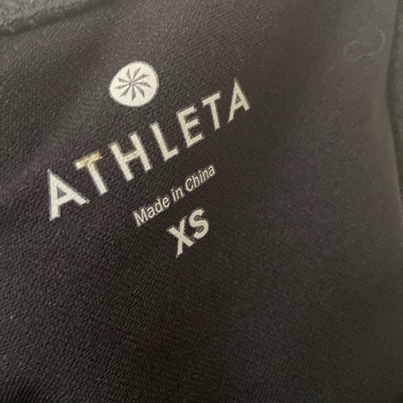 🔥 4/$20 Athleta XS yoga top with bra - Picture 3 of 6